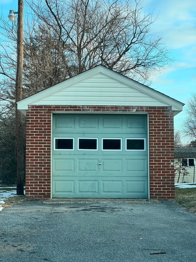 Building Photo - 5736 Butterfly Ln
