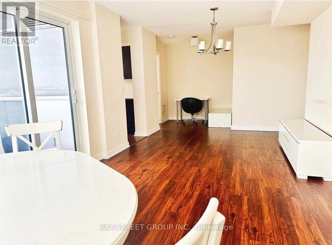 Building Photo - 151 Village Green Square