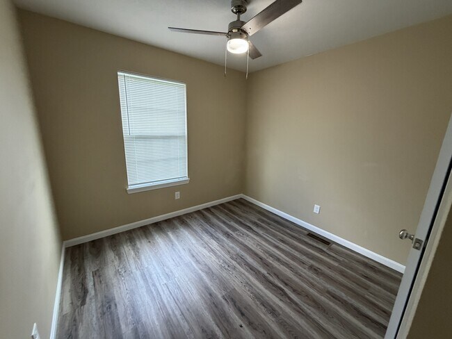 Foto del edificio - 285 Pineview Dr