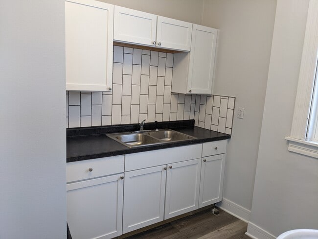 Kitchen - 320 E Hickory St