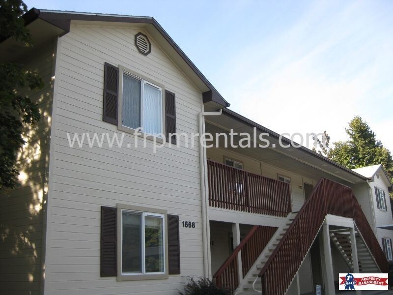 Primary Photo - 1668 S Barlow Ln
