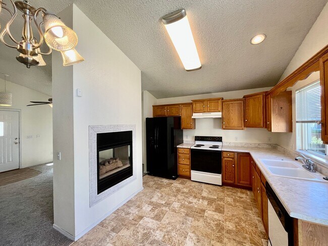 Building Photo - 4 Bedroom Rancher in Sundown w/ NEW CARPET!!