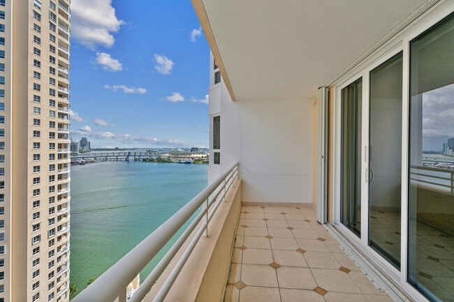 Building Photo - 808 Brickell Key Dr