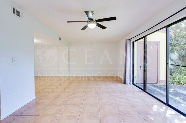 Building Photo - Beautiful Two-Story Townhome in Ormond Beach