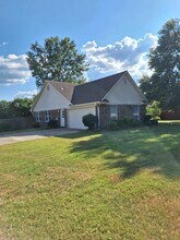 Building Photo - 8908 Rosewood Dr