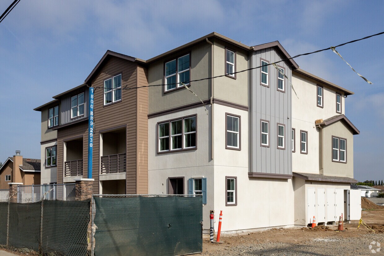 Foto principal - Upton Townhomes