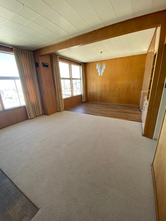 Building Photo - 18 Aladdin Ter