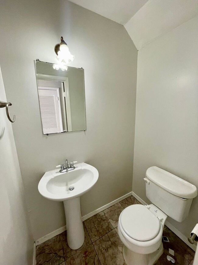 Building Photo - Rosewood