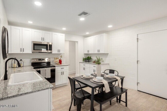 Foto del edificio - 5238 S 13th Pl