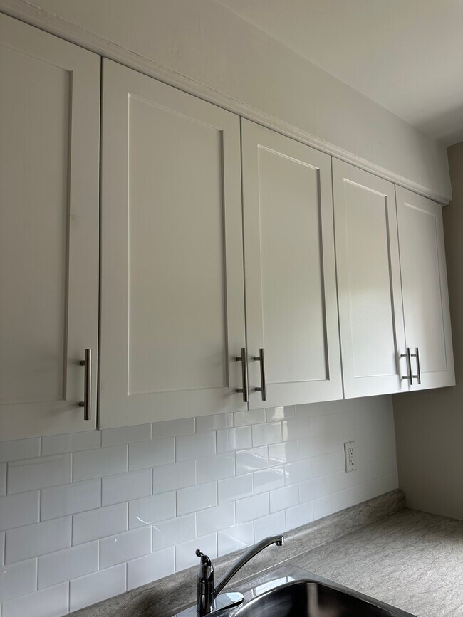 Photo du bâtiment - GREAT VALUE FOR 2 BEDROOM TOWNHOME IN NORTH LONDON
