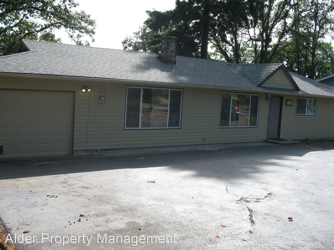 Primary Photo - 4 br, 2 bath House - 17265 SE Oatfield Road