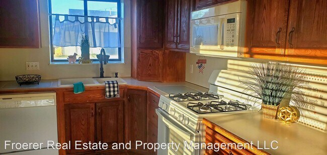 Building Photo - 3 br, 1 bath House - 3862 S 5500 W