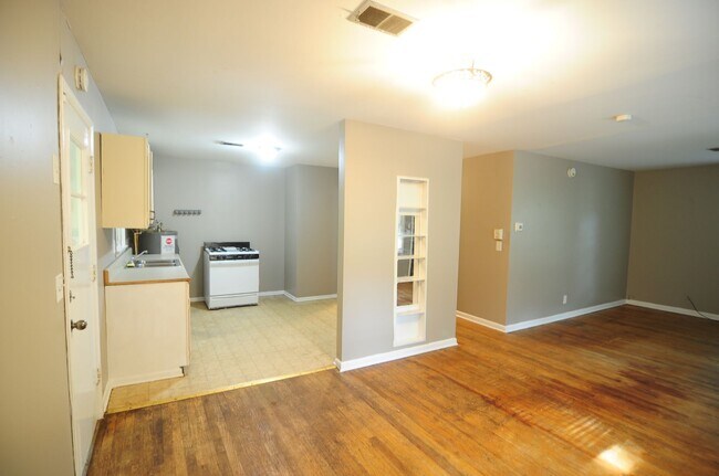 Building Photo - 4110 Broyles Ave SW