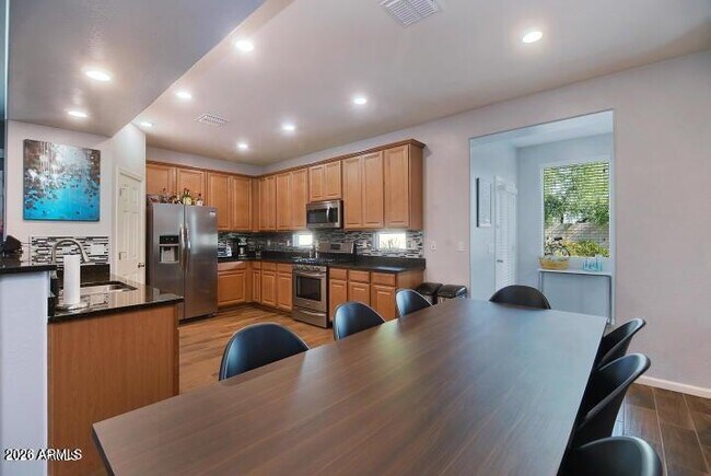 Foto del edificio - 854 E Dumbarton Ave