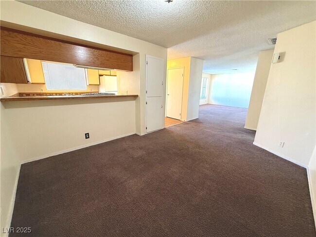 Foto del edificio - 2080 Karen Ave