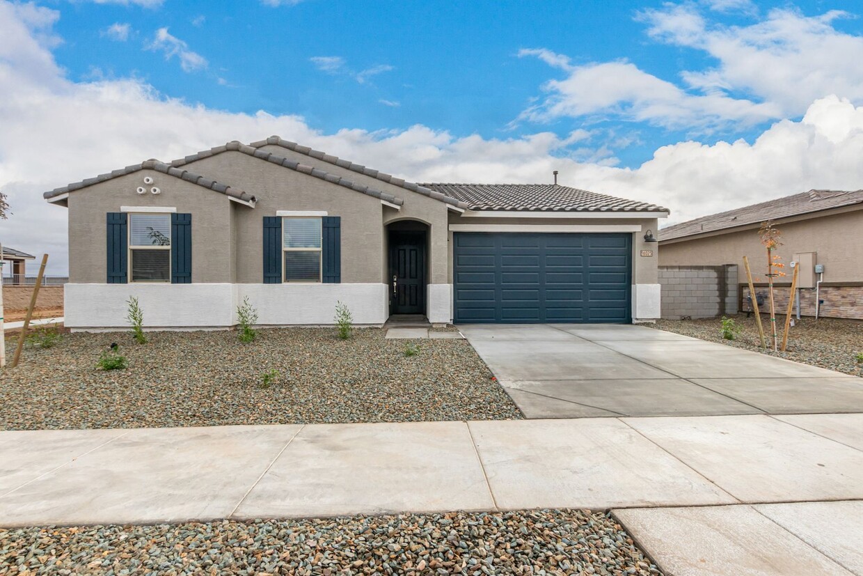 Foto principal - NEWER CONSTRUCTION HOME WITH 4 BED/2 BATH ...