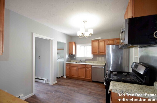 Building Photo - 194 Cedar St