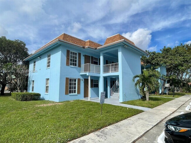 Foto del edificio - 4951 Wedgewood Way