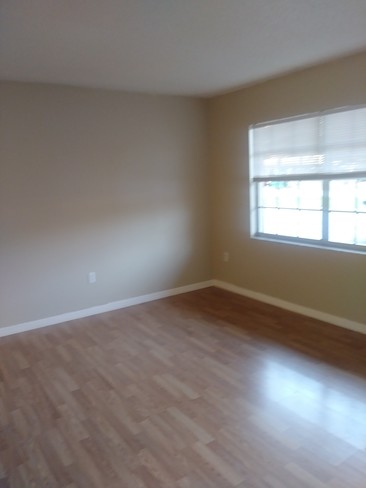 Living Room - 300 N Dewey St