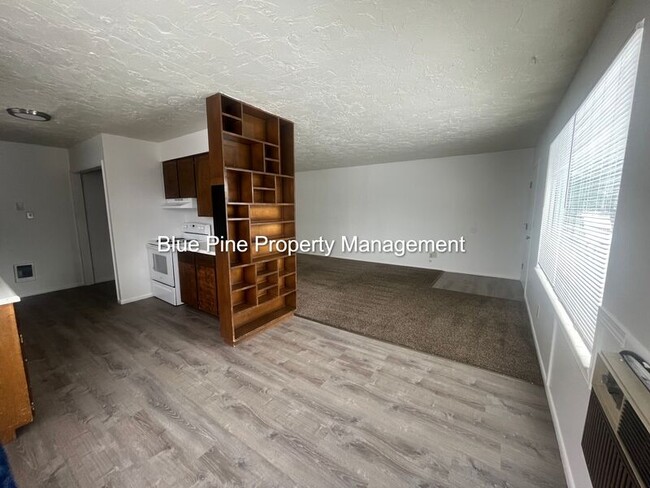 Building Photo - 353 E 15th St