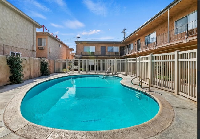 Foto del edificio - 16229 Woodruff Ave
