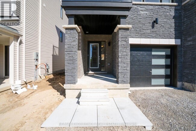 Building Photo - 12 Hine Rd