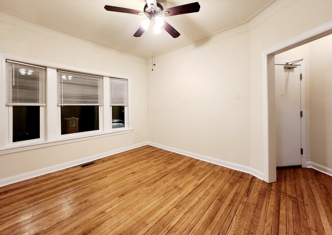 Foto del edificio - Income Restricted - Spacious 2 bed in Alba...