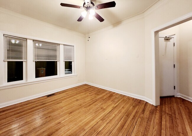 Building Photo - Income Restricted - Spacious 2 bed in Alba...