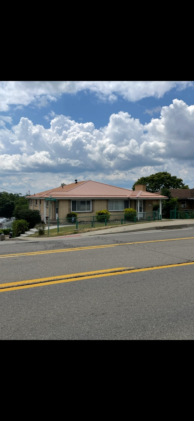 Building Photo - 3336 Pennsylvania Ave