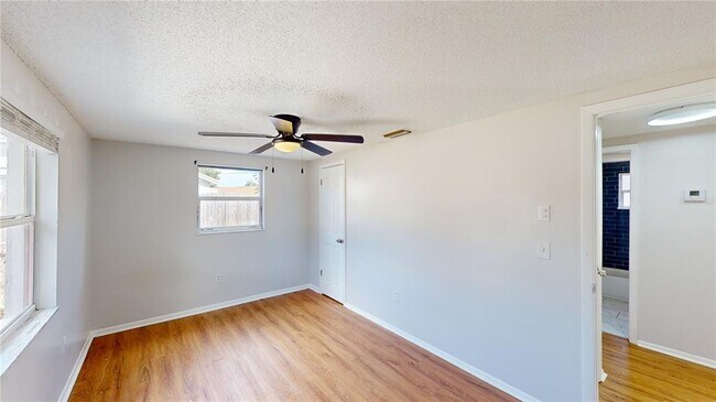 Foto del edificio - 8624 Velvet Dr