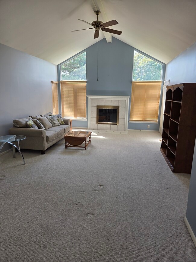 Building Photo - 59025 Golden Oak Ct