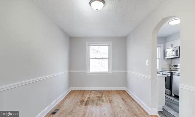Building Photo - 1046 Elm Rd