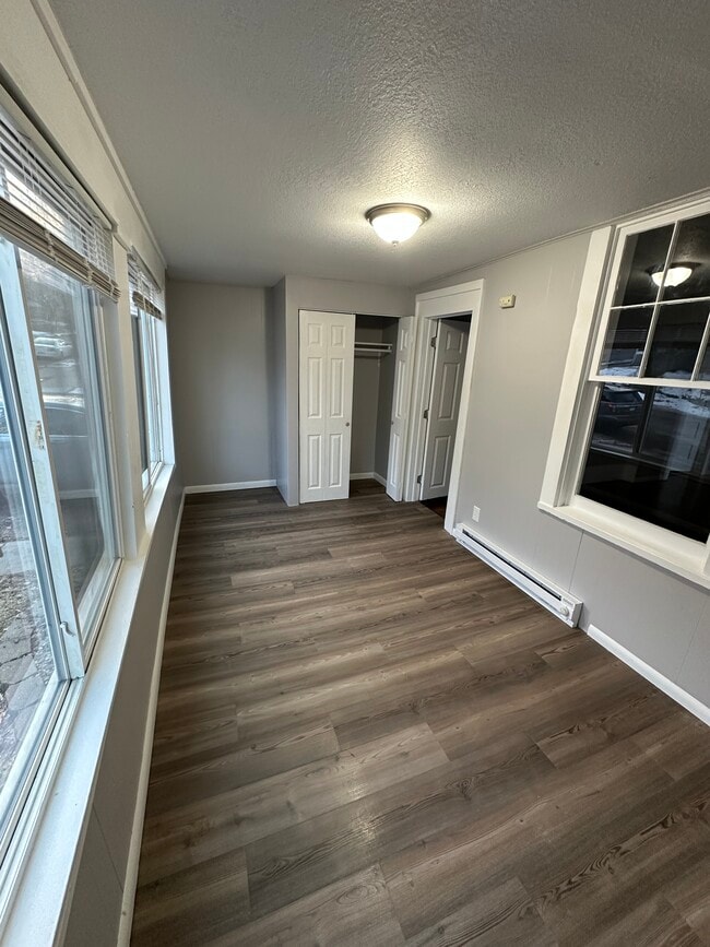 Room 1 - 187 Robie St W