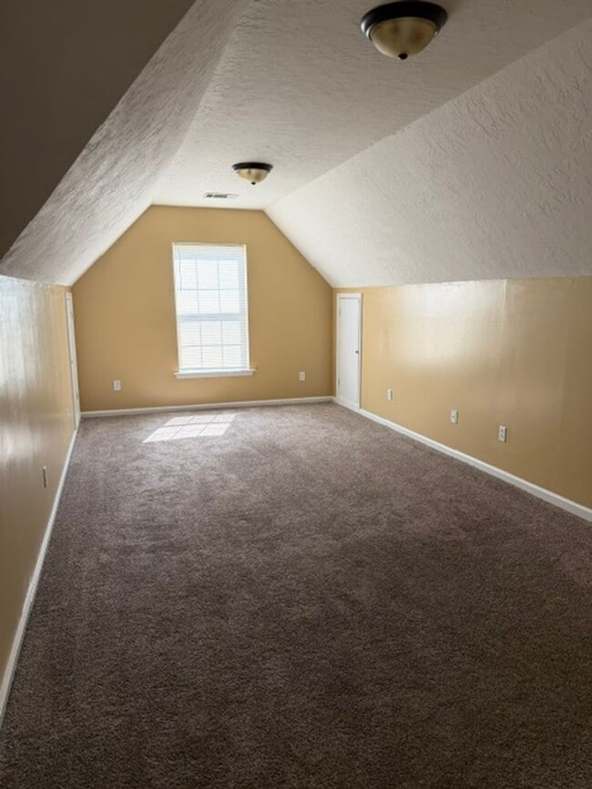 Building Photo - 1832 Heathers Way