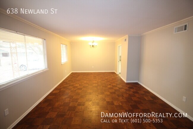 Building Photo - 638 Newland St