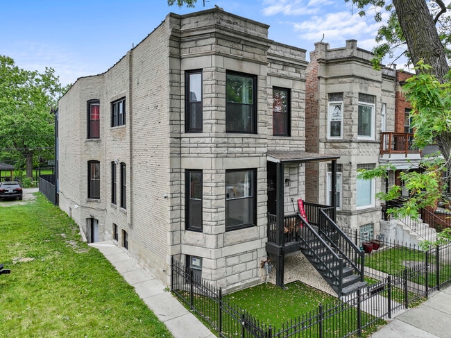 Foto del edificio - 614 N Troy St