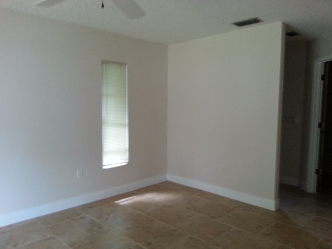Building Photo - 18546 Klingler Cir