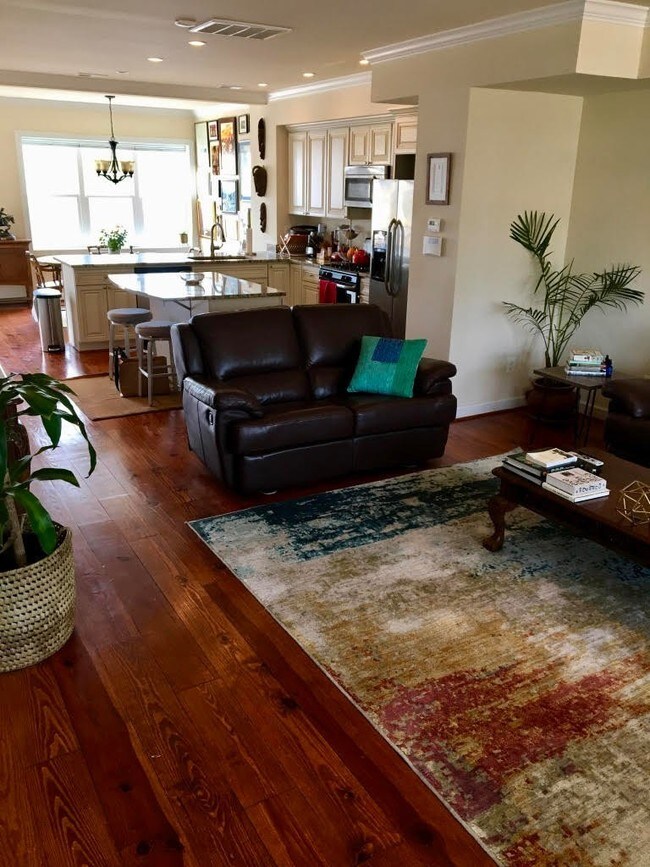 Foto del edificio - 814 Emerson St NW