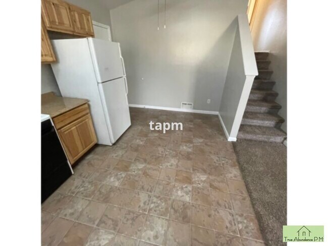 Building Photo - Nice &amp; Cozy 3 bedroom Home