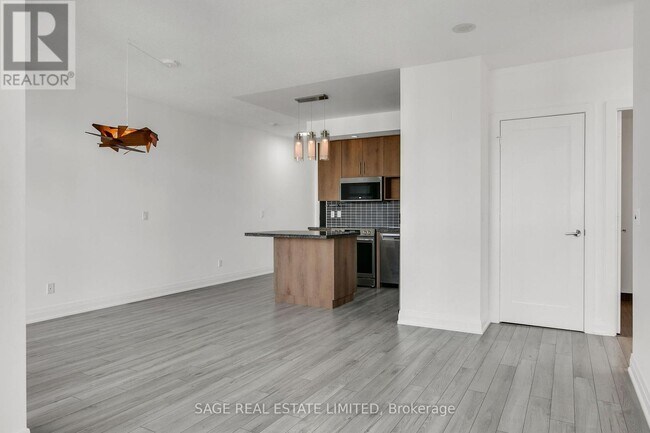 Photo du bâtiment - 120-2120 Homewood Ave
