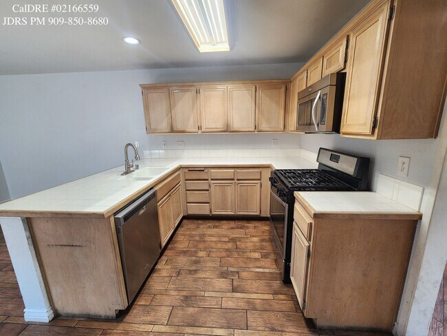 Foto del edificio - Rancho Cucamonga 3 Bedroom Condo