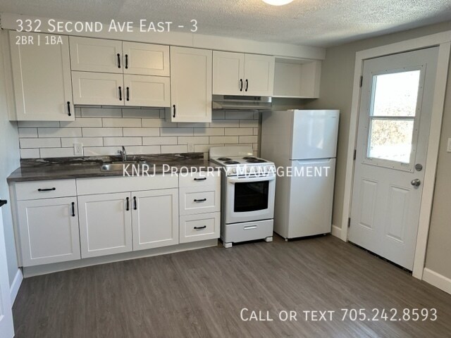 Photo du bâtiment - Two Bedroom Apartment - (Second Floor)