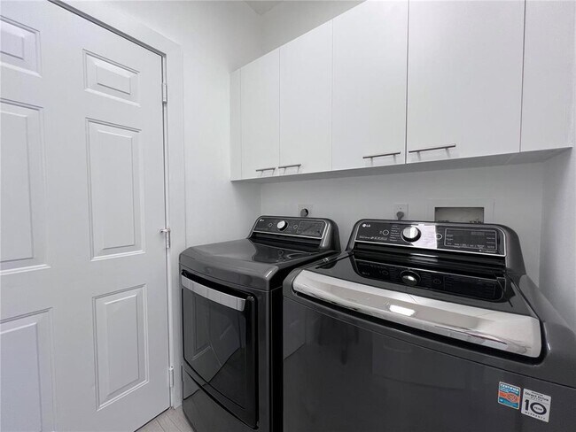 Building Photo - 725 NW 156th Ave