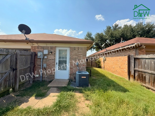 Building Photo - Charming Corner-Lot 2-Bedroom Home For Lease in Mesquite!