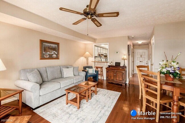 Foto del edificio - 2 br, 1.5 bath Townhome - 104 Lancelot Ln
