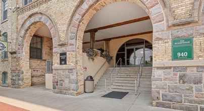 Building Photo - 940 Monroe Ave NW