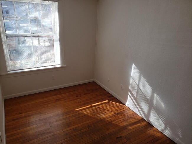 Building Photo - 856 Garfield Ave