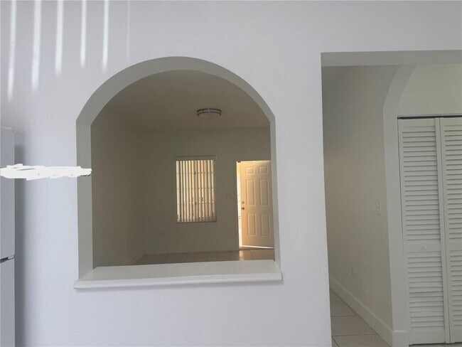 Foto del edificio - 6912 NW 179th St