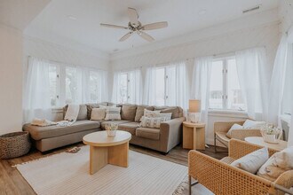 Building Photo - 3 S Surrey Ave