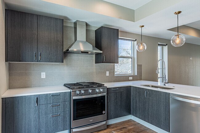 Foto del edificio - FOR RENT! Experience Elevated Living at Do...